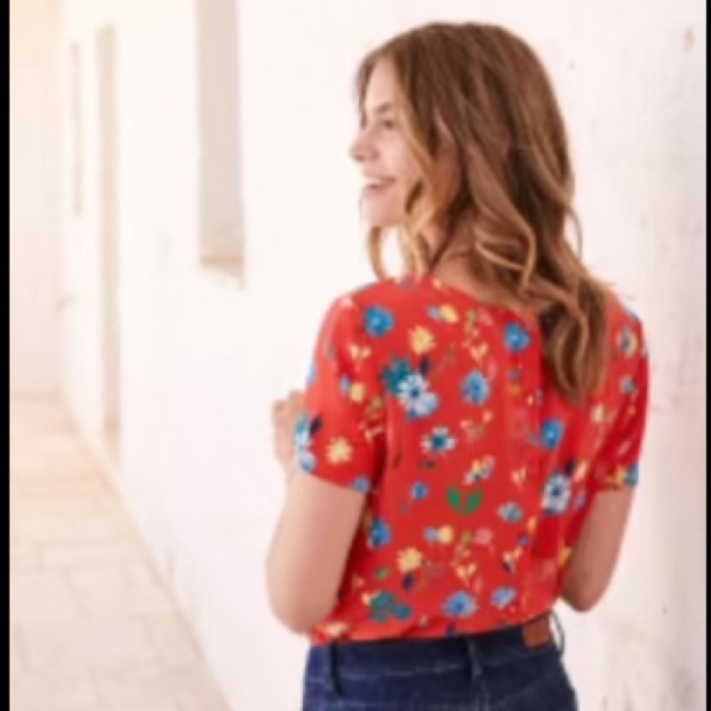 100% Silk Floral Sézane short sleeved Blouse! Perfect condition!!
